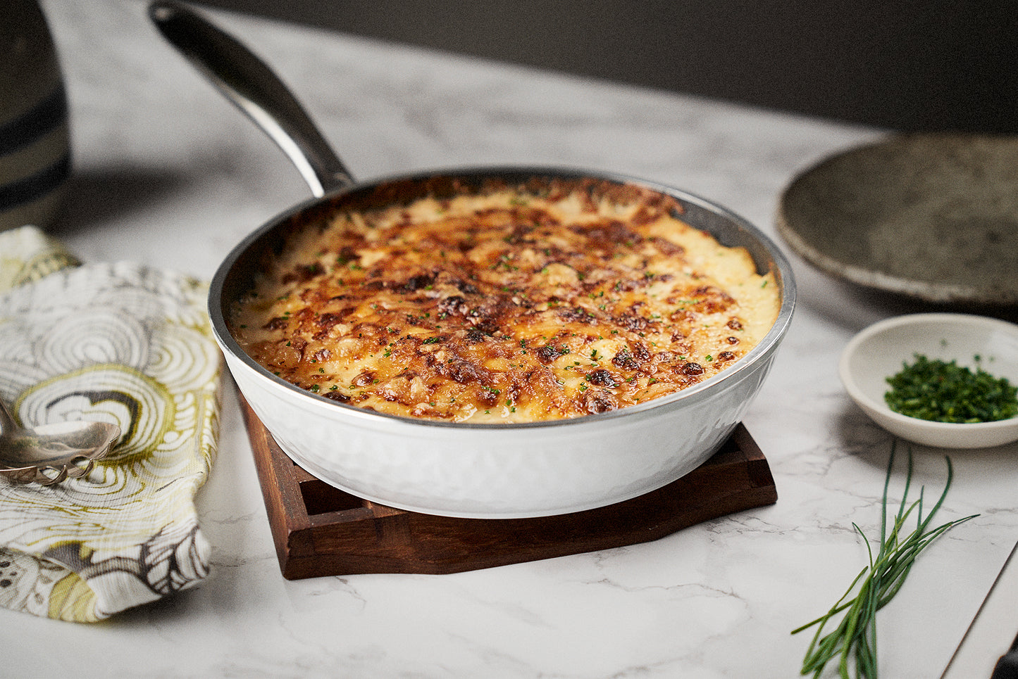 Hammered White Pearl 10" Pan with Glass Lid